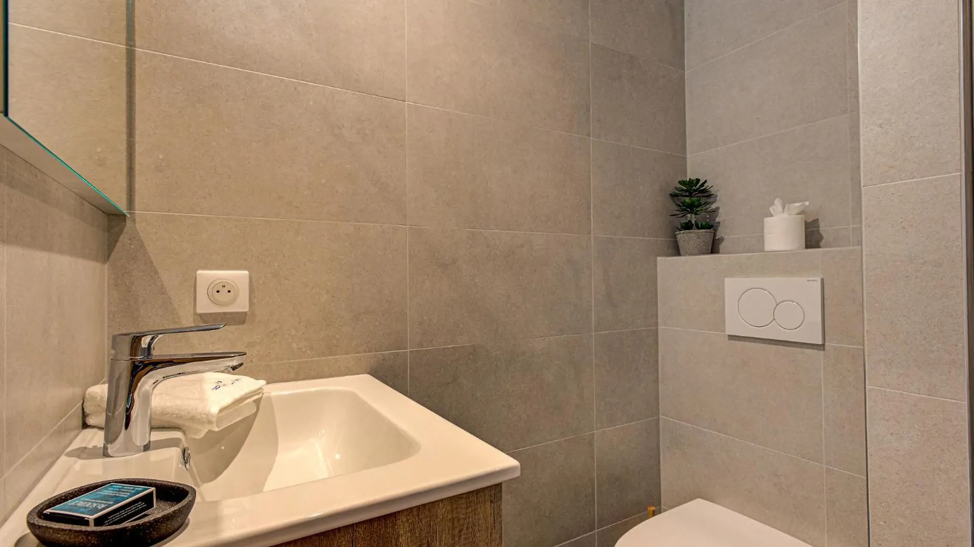 Apartment Cristal Des Glaces, Mont Blanc View, Alpes Travel, Sleeps 6 Chamonix
