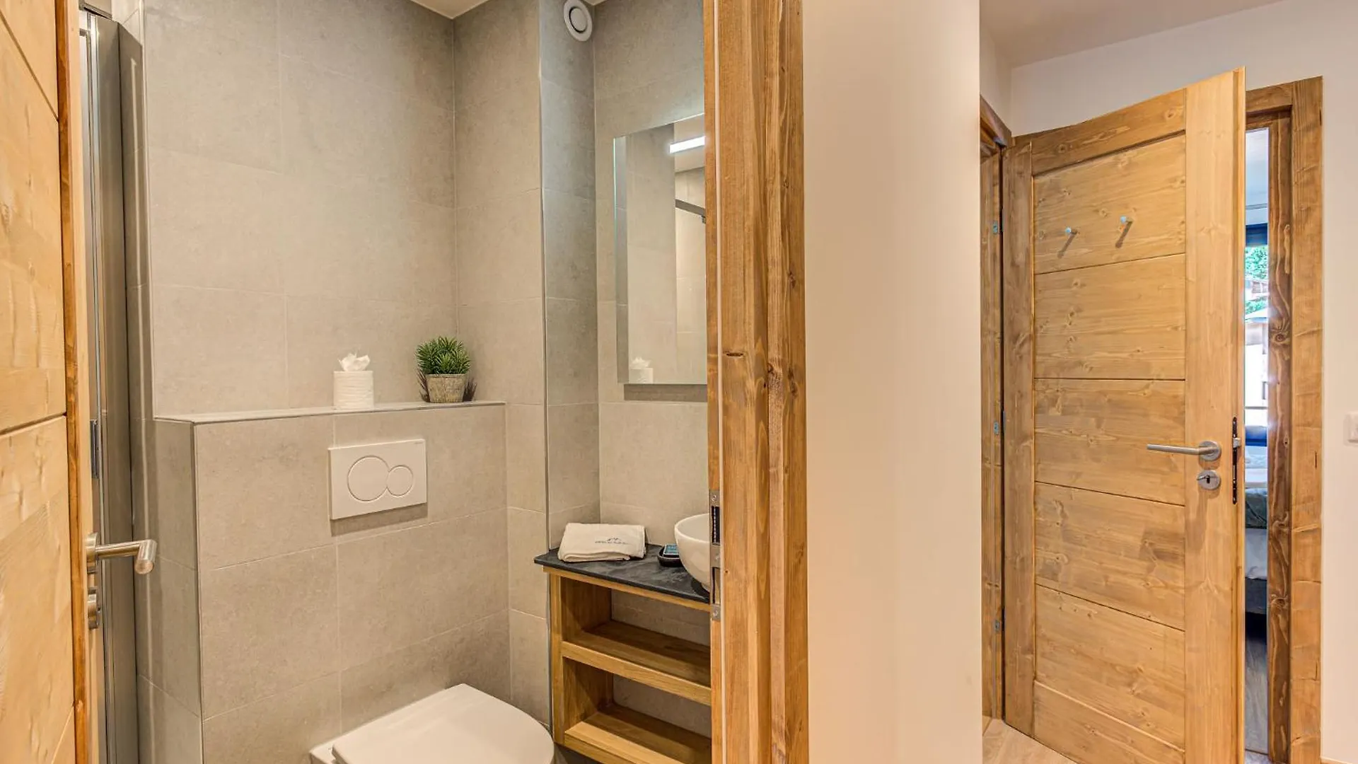 Apartment Cristal Des Glaces, Mont Blanc View, Alpes Travel, Sleeps 6 Chamonix France