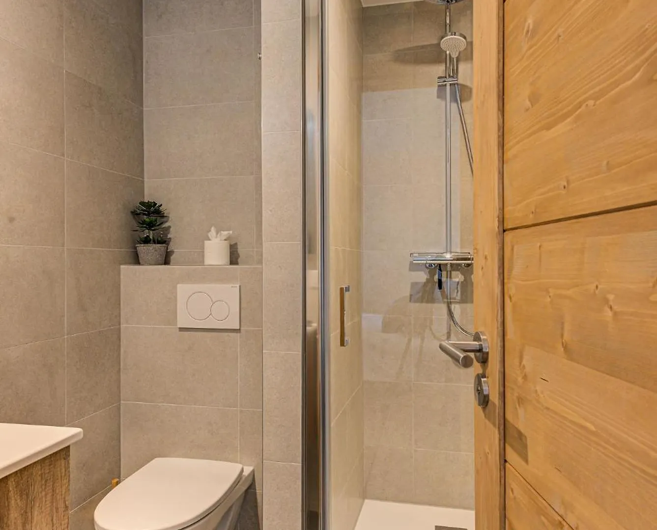 Apartment Cristal Des Glaces, Mont Blanc View, Alpes Travel, Sleeps 6 Chamonix