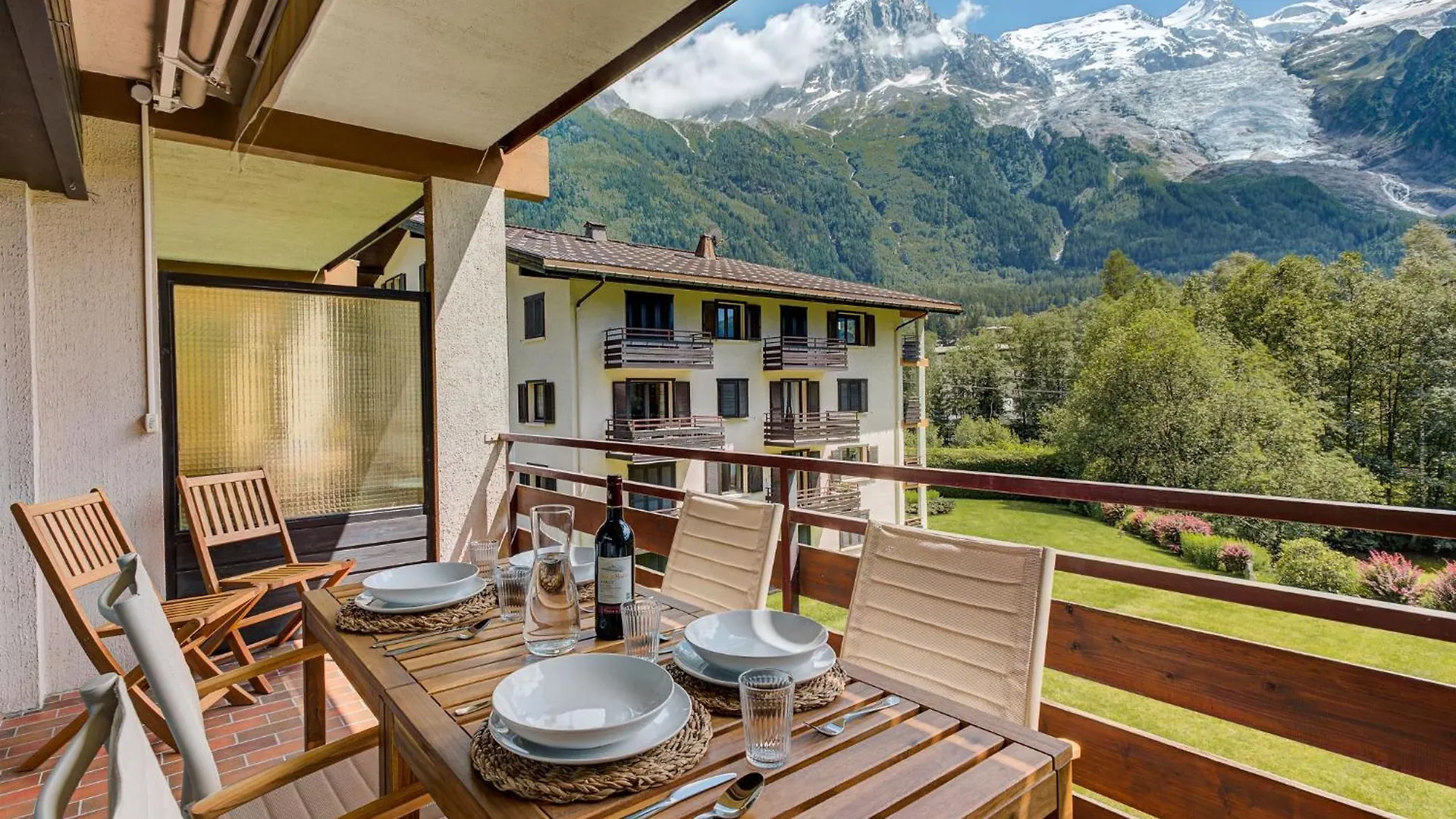 Apartment Cristal Des Glaces, Mont Blanc View, Alpes Travel, Sleeps 6 Chamonix